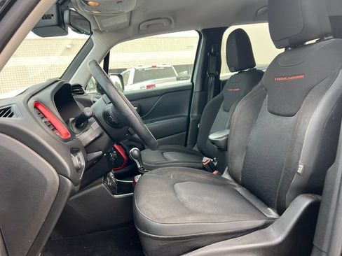 Used 2022 Jeep Renegade Trailhawk AWD/4WD image 4
