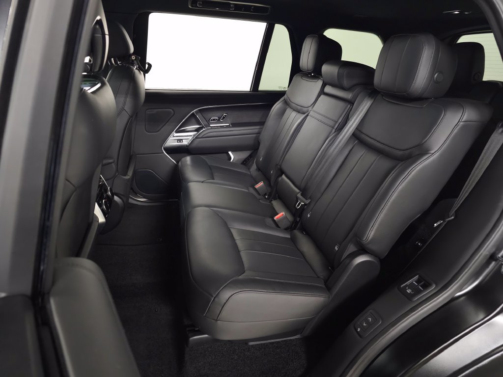Used 2025 Land Rover Range Rover Long Wheelbase SE AWD/4WD image 45