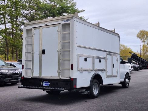Used 2022 Chevrolet Express 3500 w/ Power Convenience Package RWD image 5