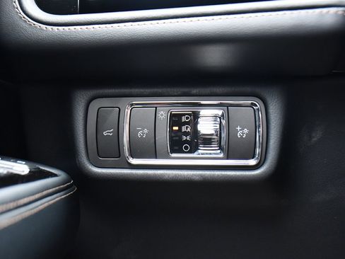 Used 2025 Lincoln Aviator AWD image 33