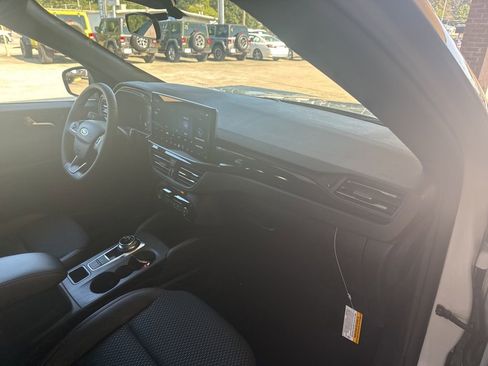 New 2025 Ford Escape ST-Line w/ Tech Pack #1 image 17