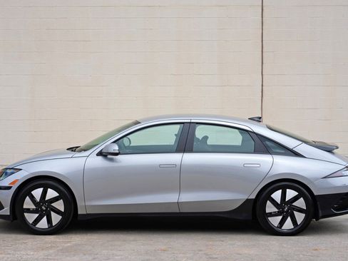 Used 2025 Hyundai Ioniq 6 SE RWD image 44