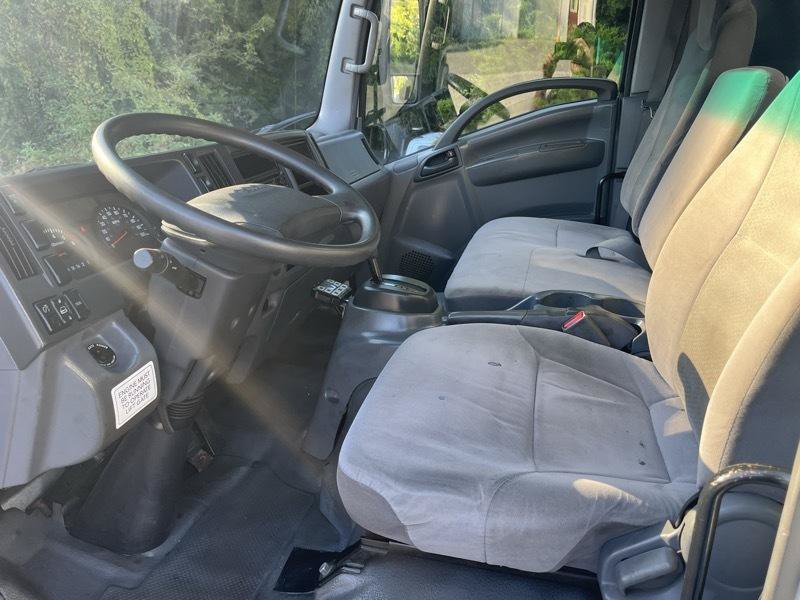 Used 2019 Isuzu NPR RWD image 24
