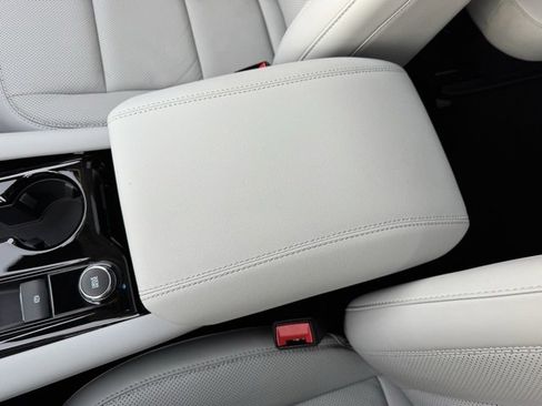 Used 2025 Ford Explorer Platinum w/ LUX Leather Package image 21