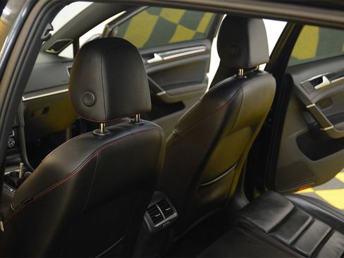 Used 2017 Volkswagen GTI SE image 28