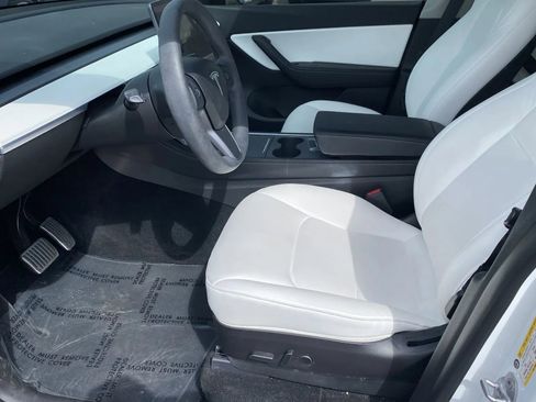 Used 2021 Tesla Model Y Long Range image 11
