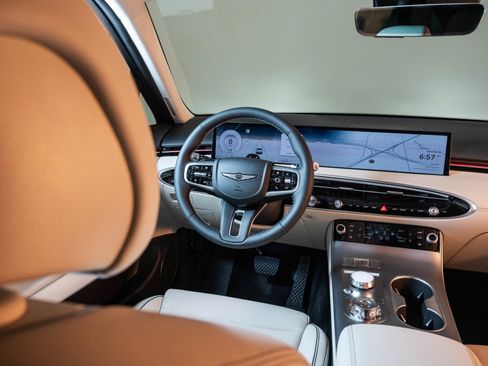 Used 2026 Genesis GV70 2.5T Advanced image 13