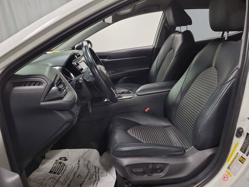 Used 2019 Toyota Camry SE FWD image 13