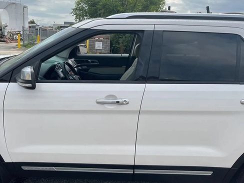 Used 2017 Ford Explorer Platinum AWD/4WD image 4