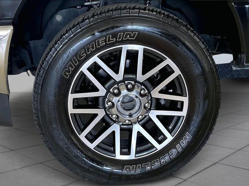 Used 2019 Ford F350 Lariat w/ Lariat Ultimate Package image 10