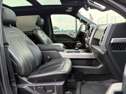 Used 2015 Ford F150 Platinum w/ Equipment Group 701A Luxury AWD/4WD image 11