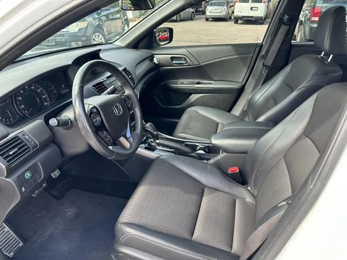 Used 2017 Honda Accord Sport image 4