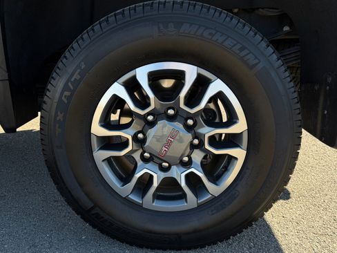 Used 2024 GMC Sierra 3500 SLT image 58