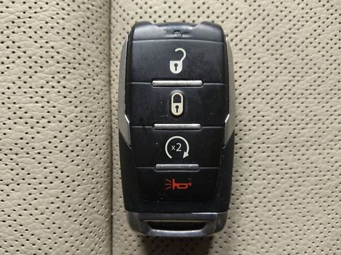 Used 2019 RAM 1500 Laramie image 32