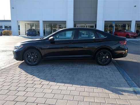 Certified 2023 Volkswagen Jetta SE w/ Panoramic Sunroof Package image 6