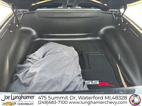 Used 2004 Chevrolet SSR RWD image 11