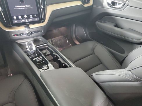 Certified 2026 Volvo XC60 B5 Core AWD/4WD image 17