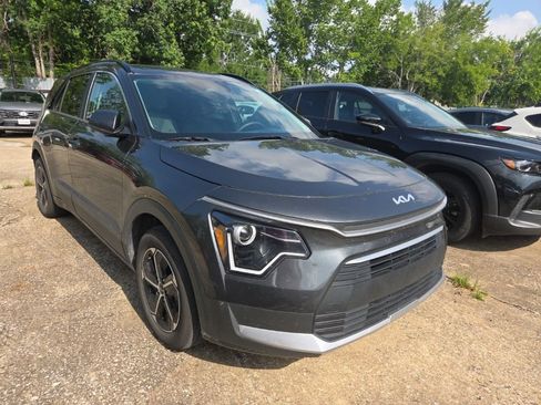 Used 2025 Kia Niro LX FWD image 6