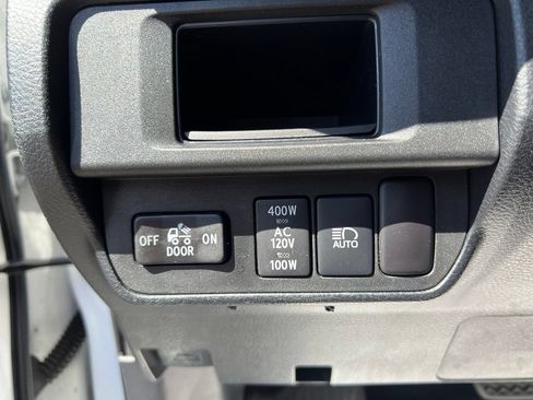 Certified 2018 Toyota Tacoma TRD Off-Road AWD/4WD image 37