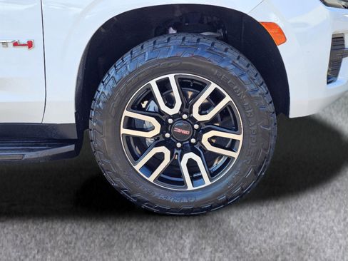 Used 2024 GMC Yukon AT4 AWD/4WD image 6