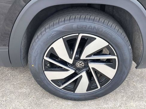 Used 2024 Volkswagen Atlas SE FWD image 9