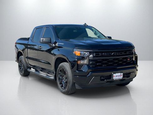 Used 2024 Chevrolet Silverado 1500 Custom image 3