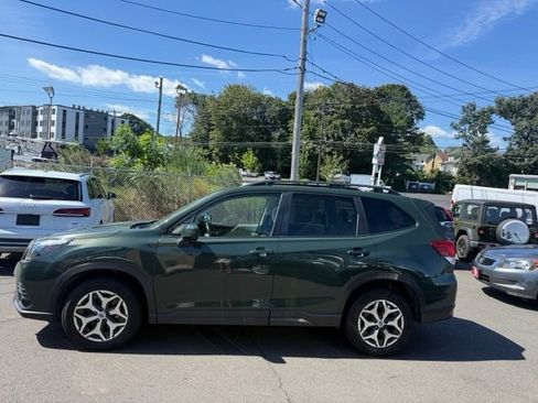 Used 2022 Subaru Forester Premium AWD/4WD image 6