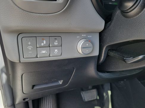 Used 2017 Kia Soul + w/ Primo Package FWD image 19