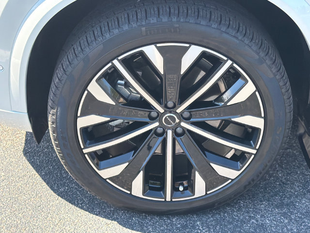 Used 2025 Volvo XC90 B6 Ultra AWD/4WD image 13