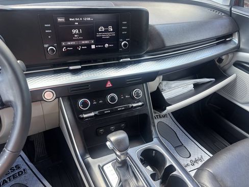 Used 2023 Kia Carnival LX FWD image 28