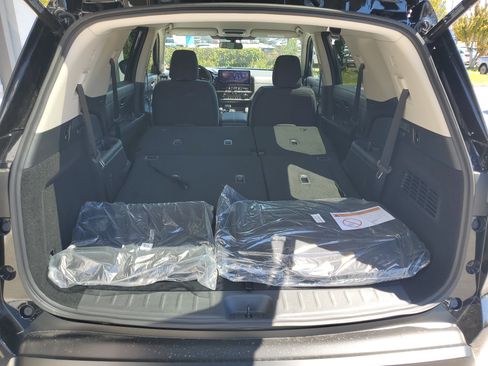 New 2026 Nissan Pathfinder SV image 5