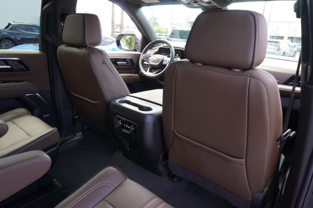 Certified 2025 Chevrolet Tahoe High Country w/ Sun And Tow Package AWD/4WD image 16