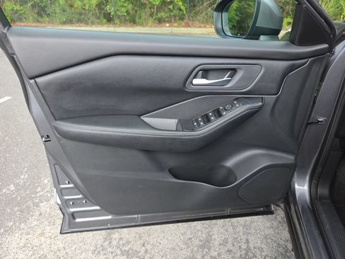 Certified 2025 Nissan Rogue SV FWD image 16