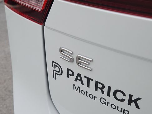 Certified 2024 Volkswagen Tiguan SE R-Line image 6