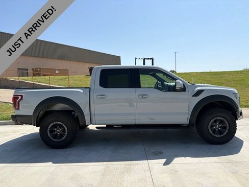 Used 2017 Ford F150 Raptor w/ Equipment Group 802A Luxury AWD/4WD image 4