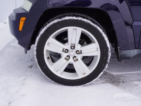 Used 2011 Jeep Liberty Sport image 6