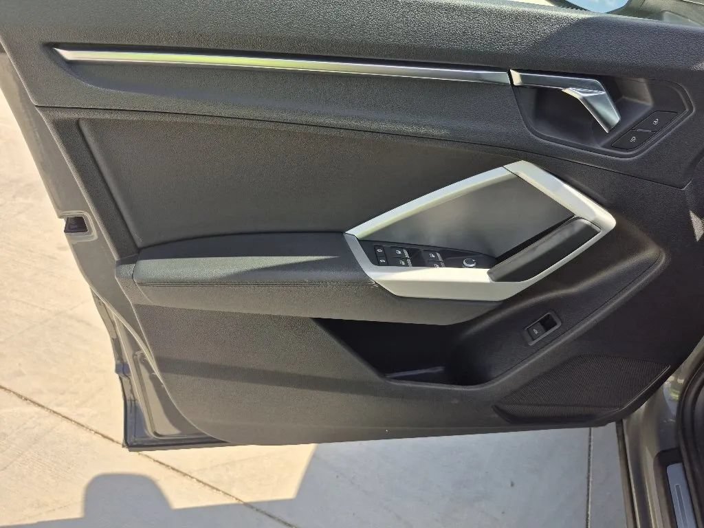 Used 2020 Audi Q3 2.0T Premium w/ Convenience Package AWD/4WD image 12
