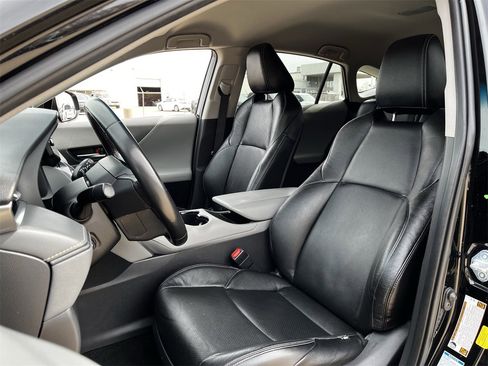 Used 2021 Toyota Venza LE image 22