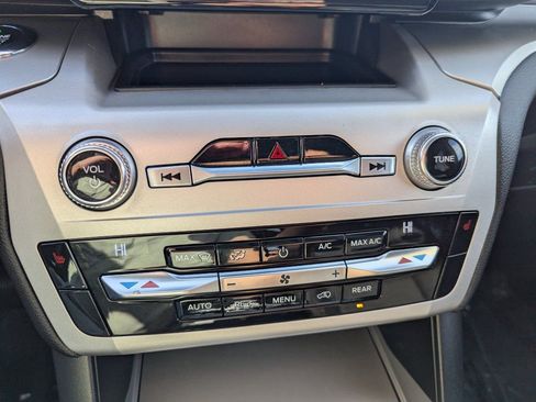 Used 2021 Ford Explorer XLT image 21