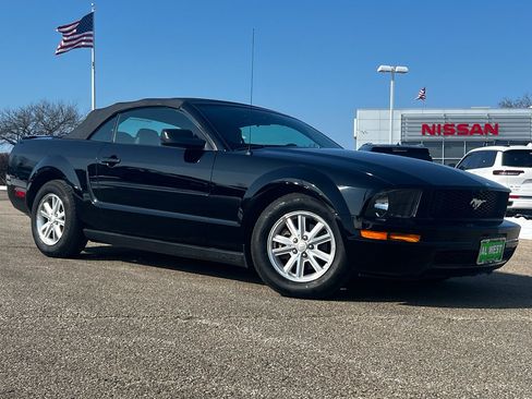 Used 2008 Ford Mustang Deluxe image 1