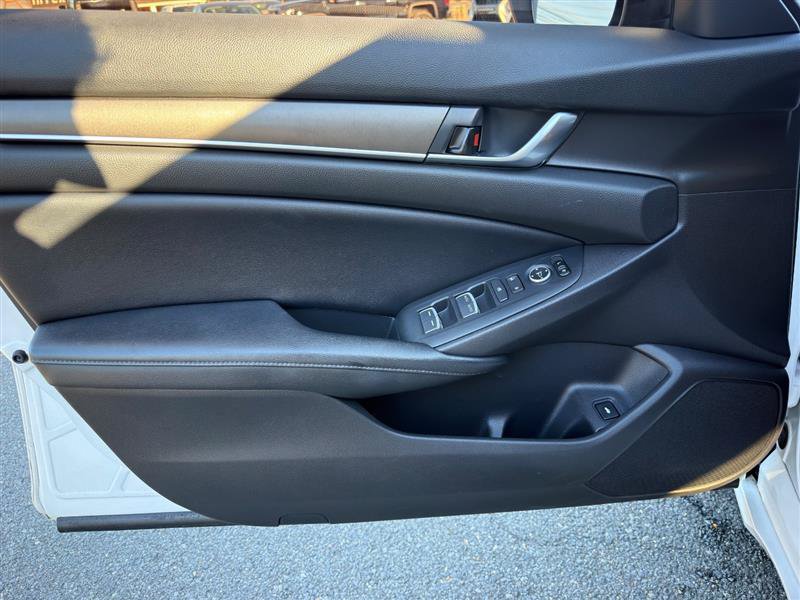 Used 2018 Honda Accord LX image 11