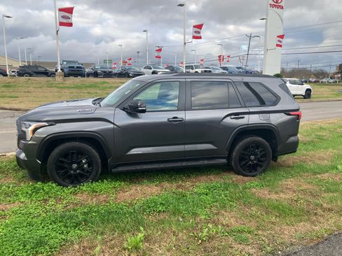 Used 2025 Toyota Sequoia Limited image 4