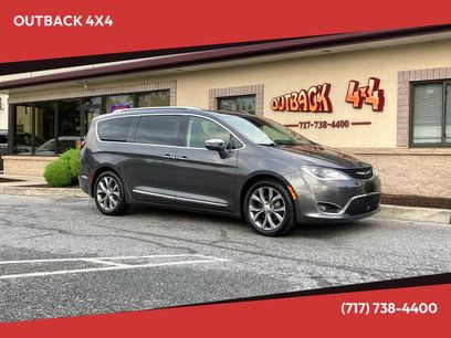Used 2018 Chrysler Pacifica Limited w/ Tire & Wheel Group