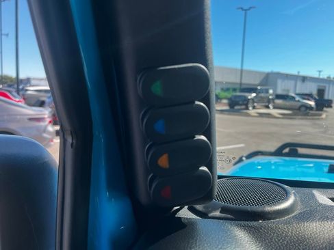 Used 2018 Jeep Wrangler Rubicon w/ Power Convenience Group image 22