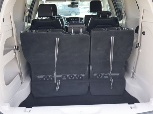 Used 2024 Chrysler Pacifica Touring-L image 29