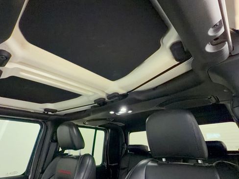 Used 2022 Jeep Gladiator Rubicon w/ Cold Weather Group AWD/4WD image 27