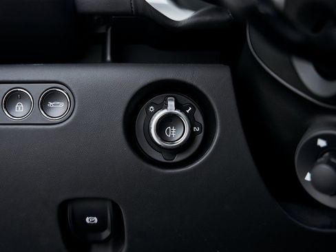 Used 2025 McLaren Artura Spider image 49