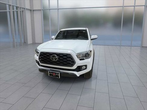 Certified 2023 Toyota Tacoma TRD Off-Road image 3