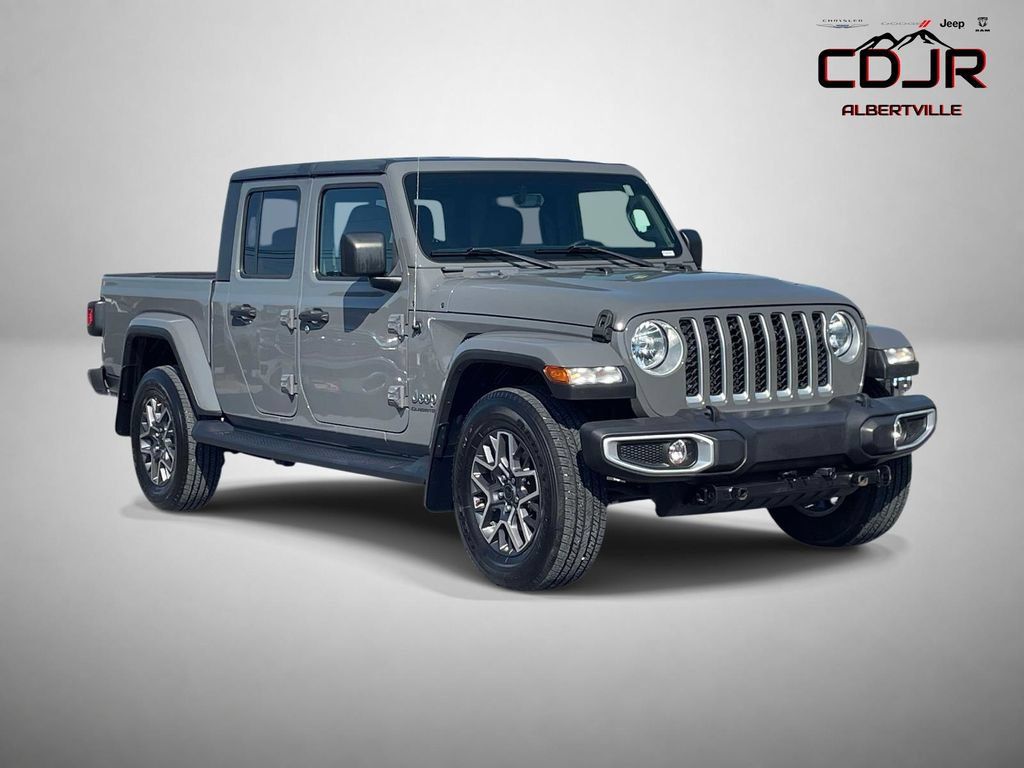 Used 2021 Jeep Gladiator Overland w/ Popular Equipment Package AWD/4WD image 1