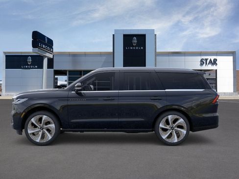 New 2026 Lincoln Navigator Black Label AWD/4WD image 3